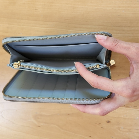 Louis Vuitton Wallet - Picture 14 of 17